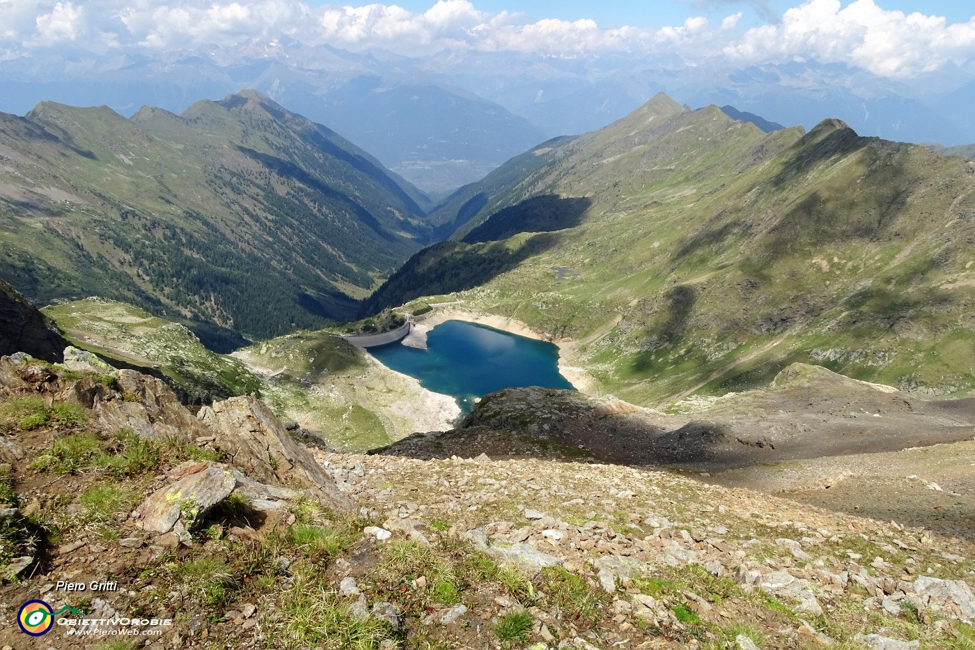 68 Vista sul  versante valtellinese nella valle del Livrio il Lago di Publino.JPG